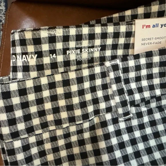 NWT Old Navy Women’s Pants High-Rise Pixie Skinny Ankle Plaid Black White Size14 - Picture 3 of 5
